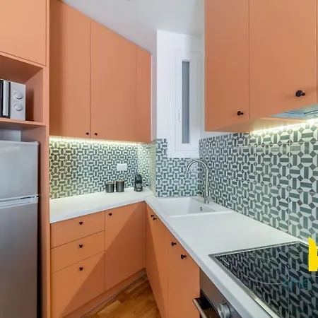 Romantic Nest With Electrical Fireplace Near Acropolis Apartment *